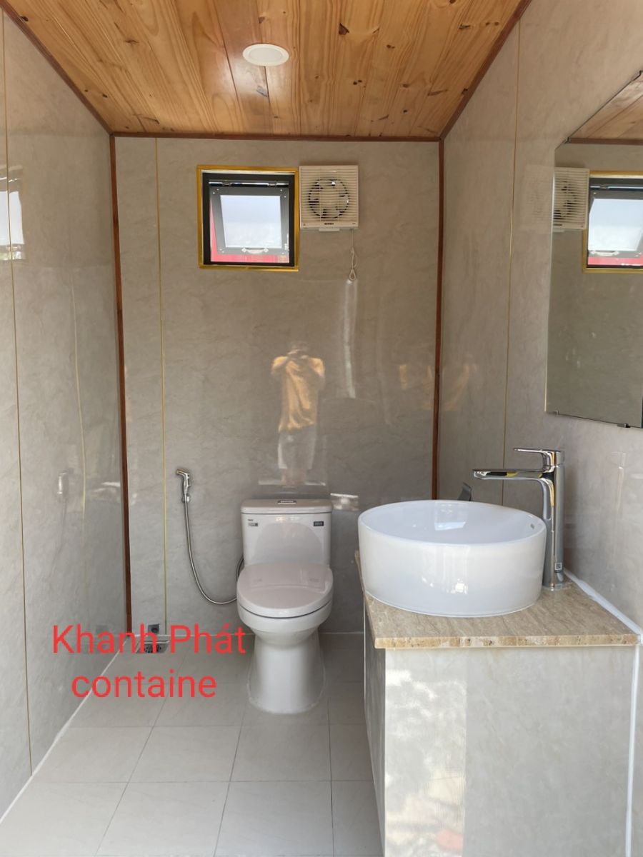 giá container toilet