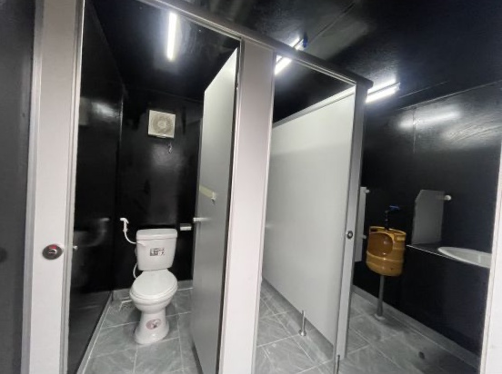giá container toilet