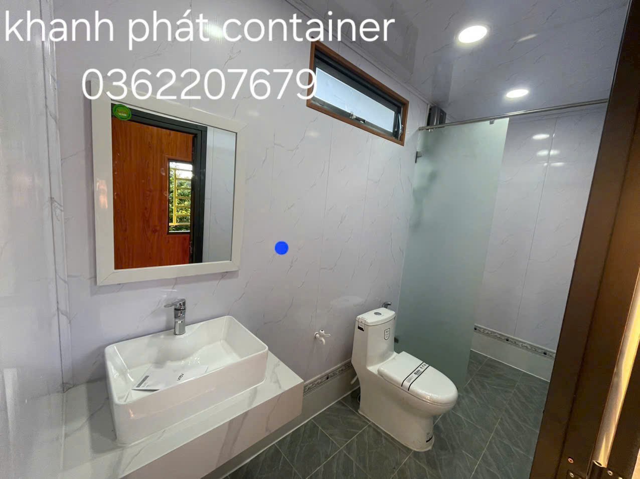 giá container toilet